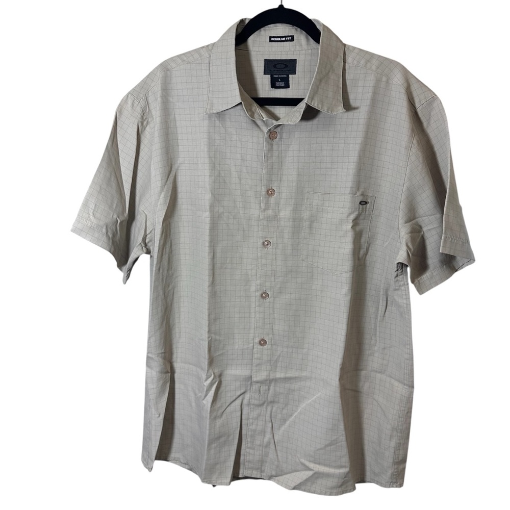 Oakley regular fit Size L color tan button down shirt